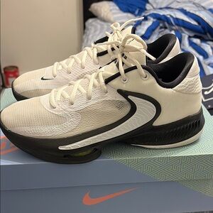 Nike Giannis freak 3 basketball sz 8